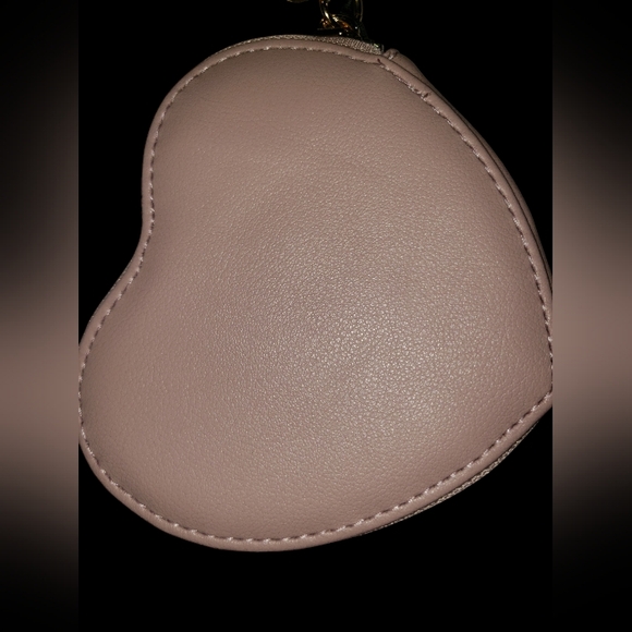 JUICY COUTURE FLUFFY HEART WRISTLET NWT - Picture 5 of 8